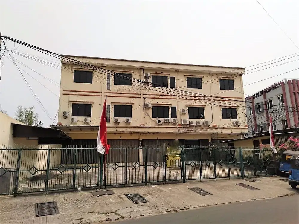 Disewa/Dijual 5 unit Ruko Gandeng di Tomang Utara, 3 lantai, Strategis