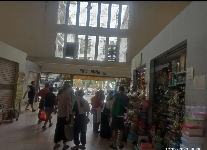 Stand Toko Murah Pasar Modern Darmo Permai