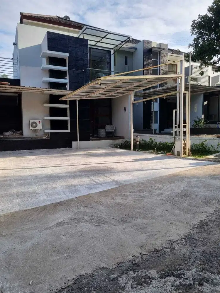 Dijual Villa Semi Furnish ada Kolam Renang Dago Resort  Bandung