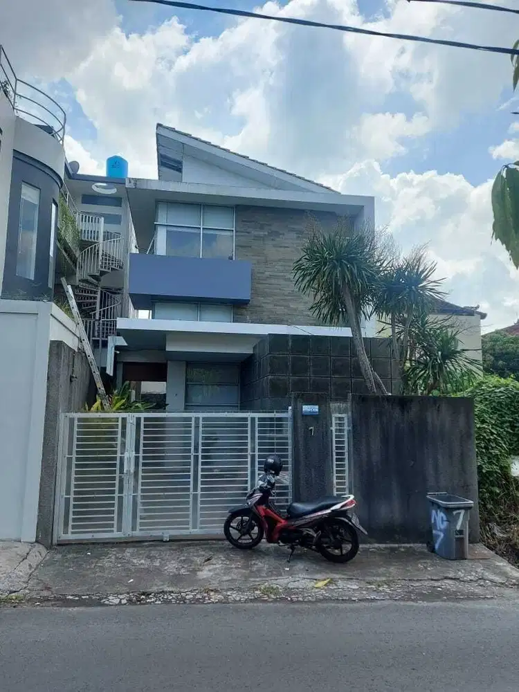 VILLA FOR RENT IN SEMINYAK NEAR GUSTO FURNISHED