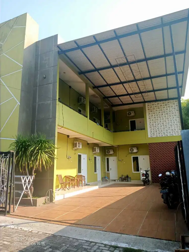 KOST SEPULUH KAMAR DENGAN KAMAR MANDI DALAM LOK SAMPANGAN DEKAT KAMPUS