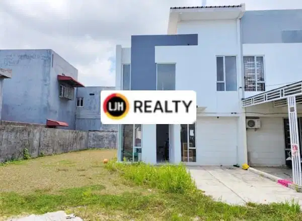 Rumah Hook 2 Lantai Di Puri Selebriti Dekat Bandara Hang Nadim