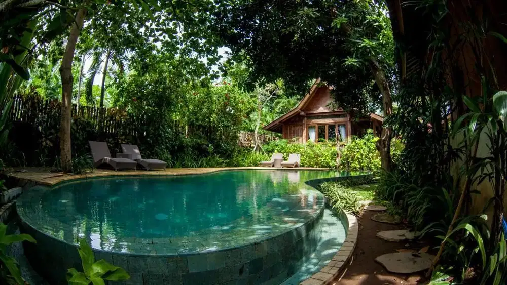 VILLA DI SEWAKAN SANGAT LUAS DAN TENANG ADA 4 BEDROOM LOKASI SANUR