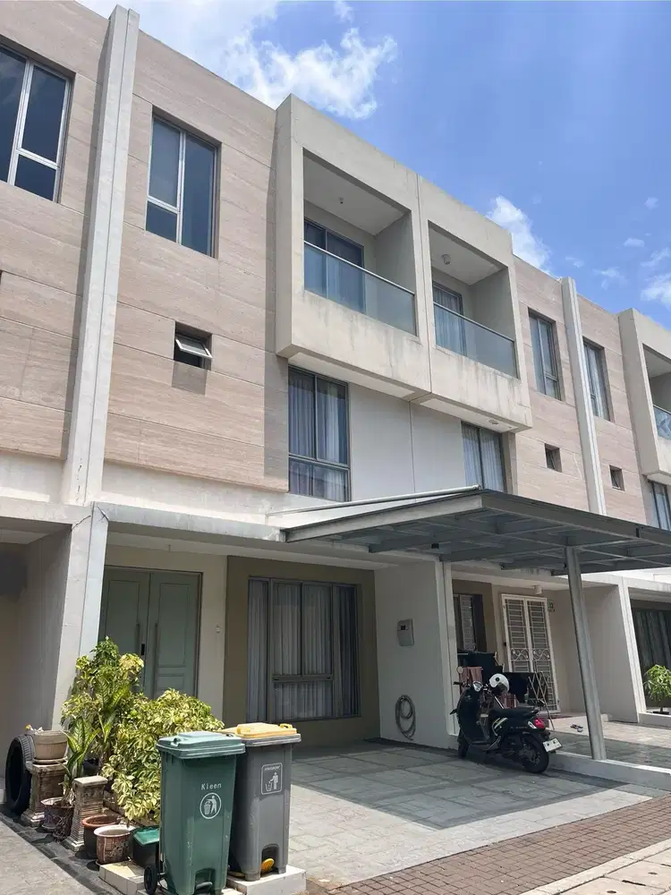 Disewakan cepat rumah 3 lantai Golf Island PIK