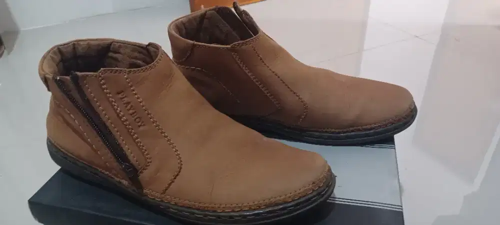 Sepatu playboy kulit