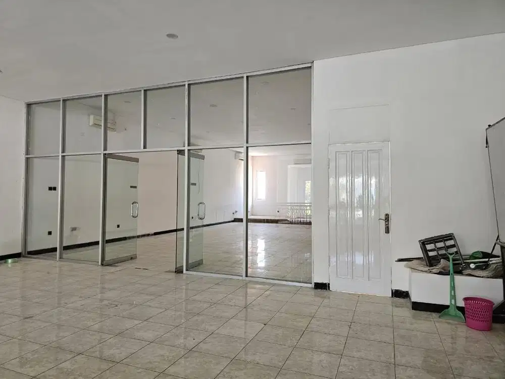 Disewakan Lantai 2 saja! Termurah Surabaya Tengah Cocok untuk Start up