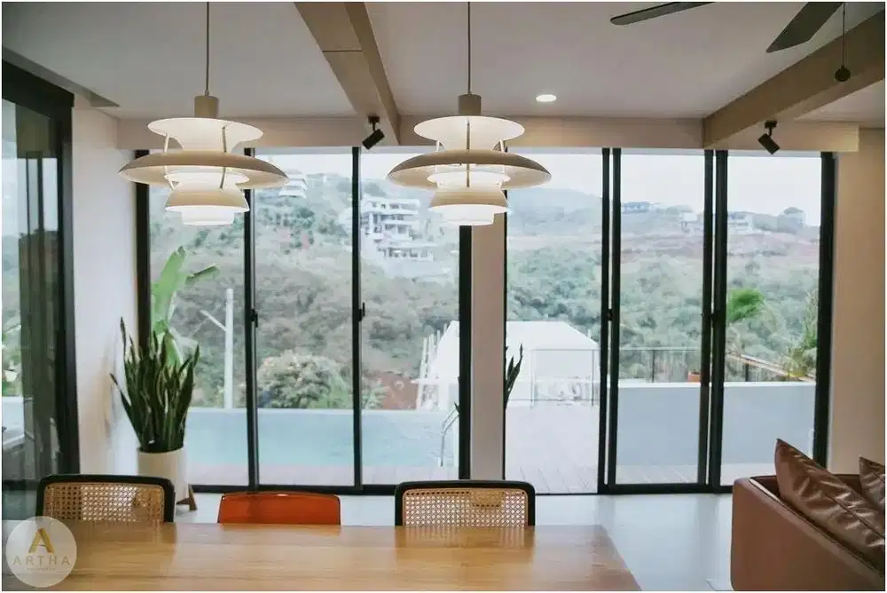 Dijual Villa dengan View Bukit di Dago Bandung