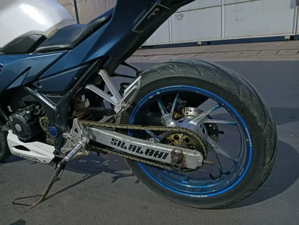 Jual cepat motor CBR 150r SS lengkap