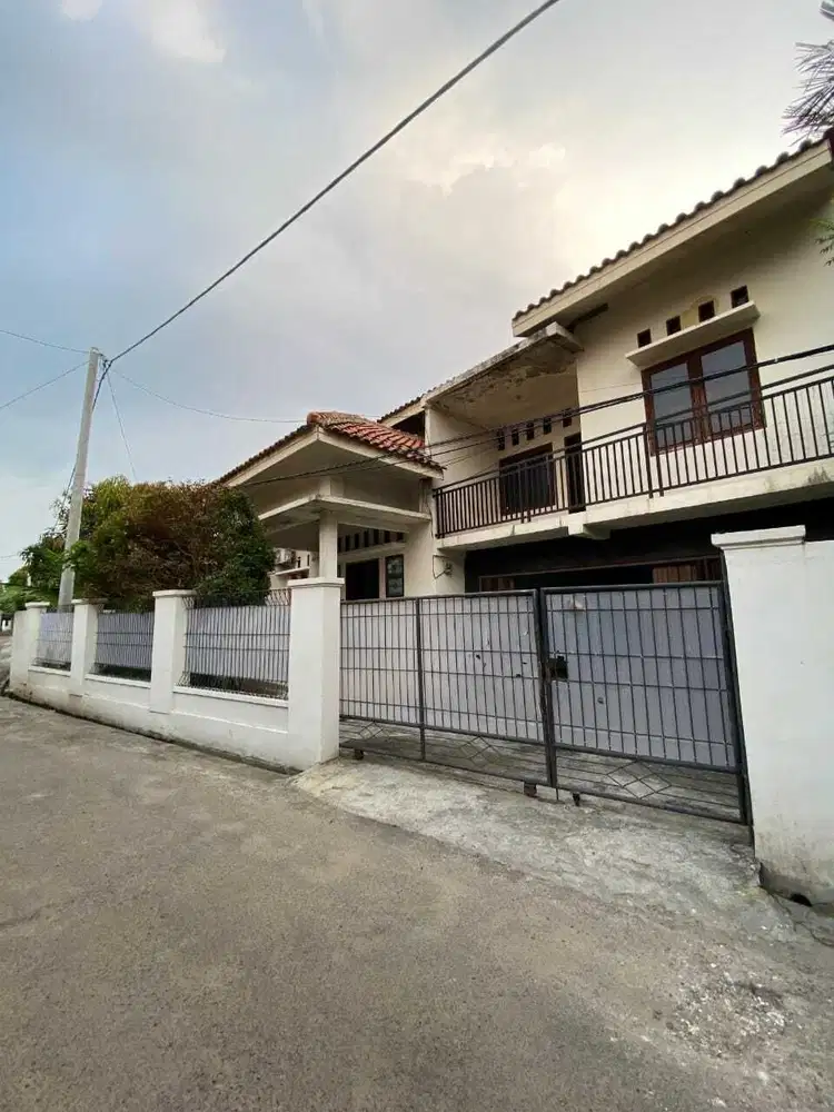 Dijual rumah dekat Jl. Bhayangkara dan Kebon Kubil, 300/200 m2, SHM