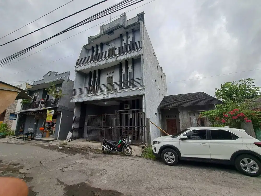 2M; Kost 3 Lantai 19 Kamar Tidur Dijual Jogja