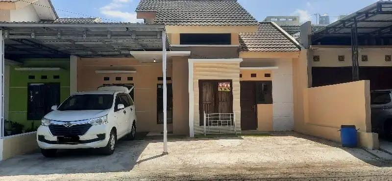 Di sewakan  baru baru  ASRI  jalan lega 10 meter