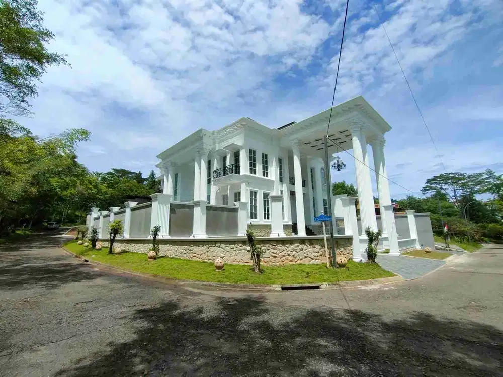 Rumah Sultan Posisi Hook Lengkap dengan Private Pool