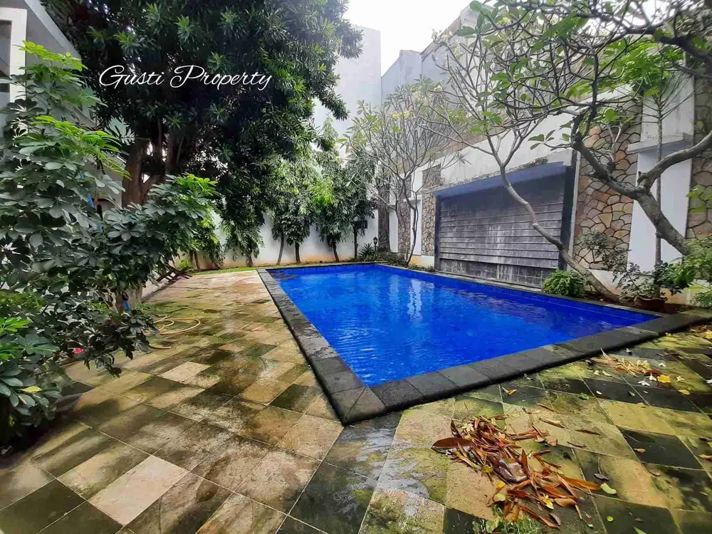 Cipete 2 lantai tenang s pool dekat Sekolah Perancis