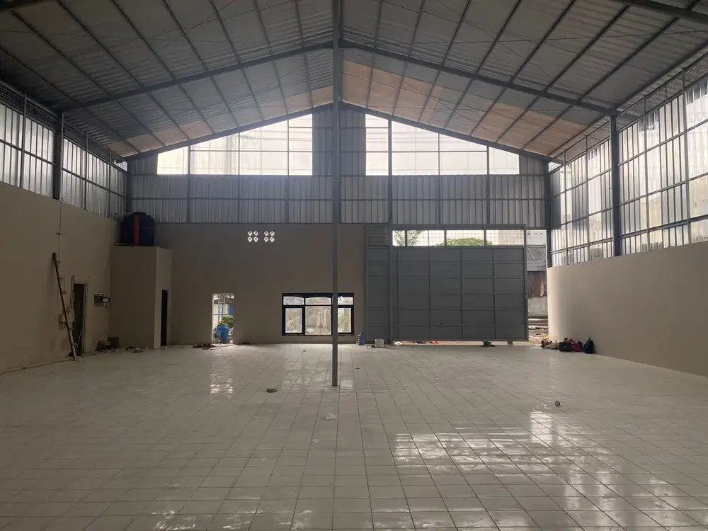 Gudang bersih siap pakai di dekat exit tol Moch  Toha Bandung