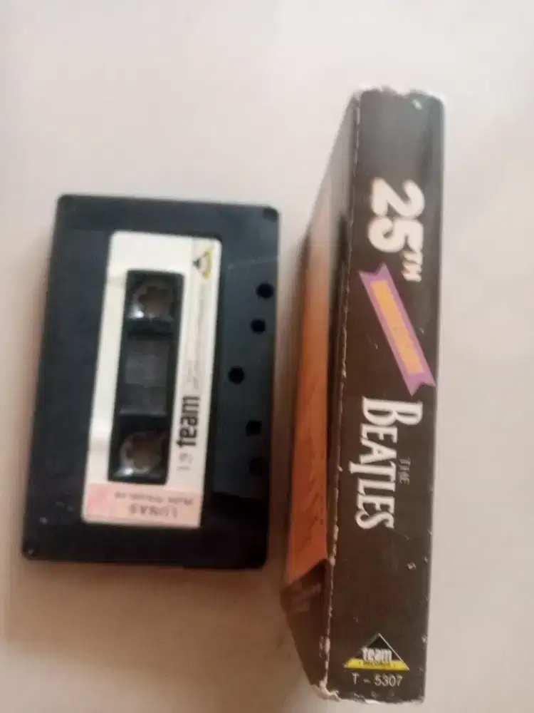 kaset pita 25 thn BEATLESS / compilasi