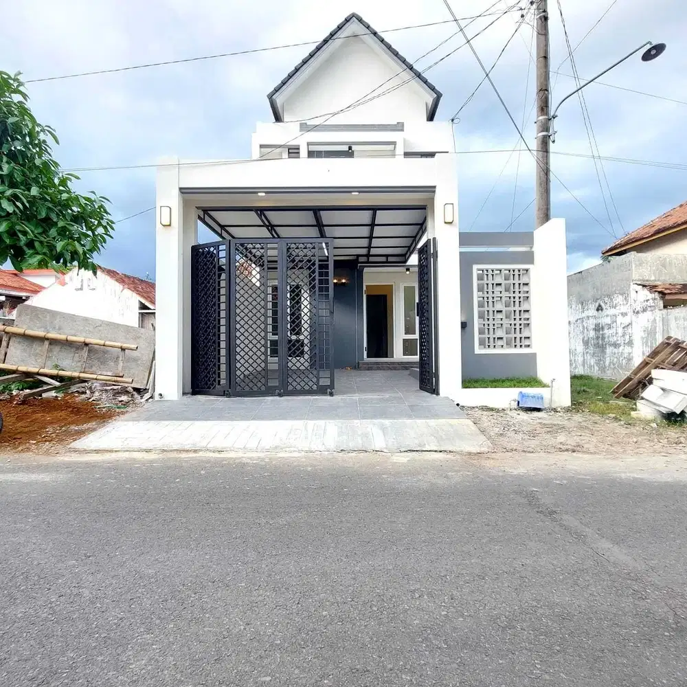 Rumah Baru 2 lantai Siap Huni Di pusat Kota Banyuwangi