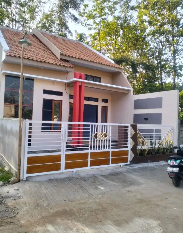 Jual rumah baru lokasi strategis siap huni di Diwek Jombang