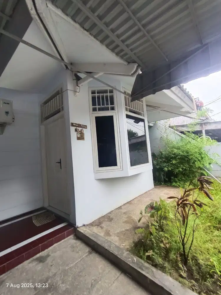 Disewakan bulanan Rumah Asri dalam Kota, full isi, 2 K Tidur.