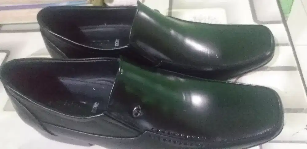 Jual cepat sepatu kulit tempahan Pantofel harga Rp.200rb nett.