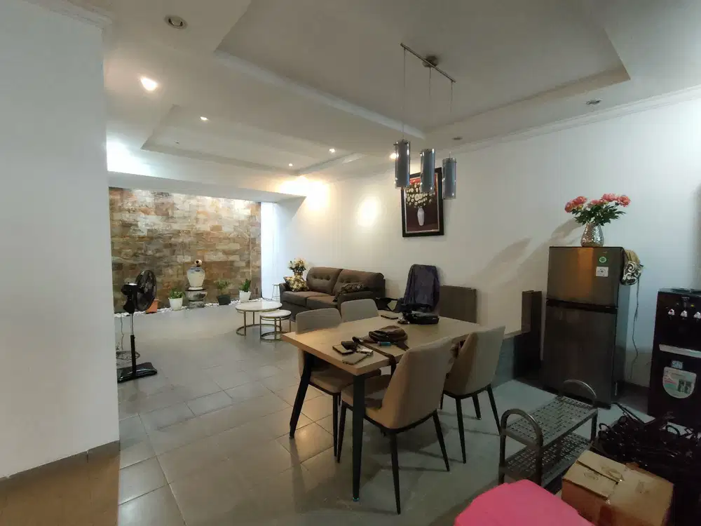 Di jual cepat rumah di hook di Sentul city