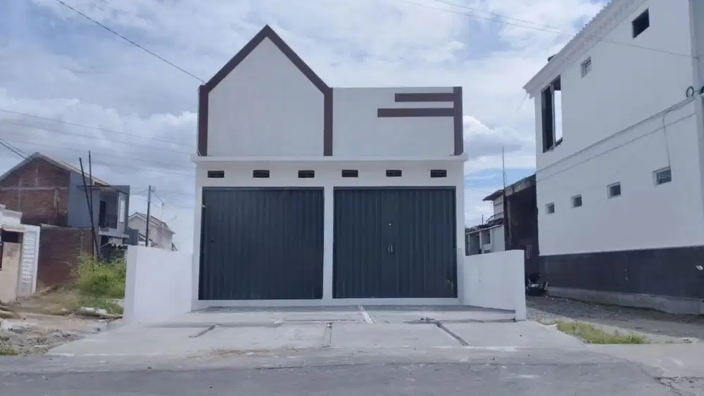 Ruko Baru Siap Pakai Dalam Lingkungan Perumahan Gumpang