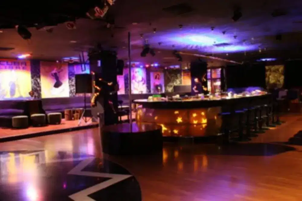 LOKER WANITA LC KAROKE