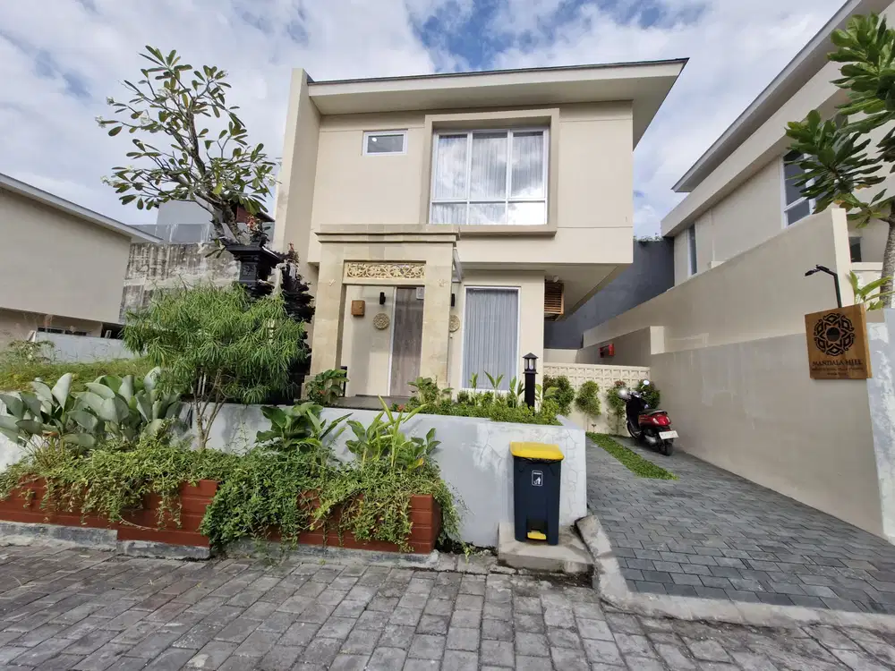 SEWA VILLA MODERN DALAM KOMPLEKS FULLY FURNISHED DI NUSA DUA