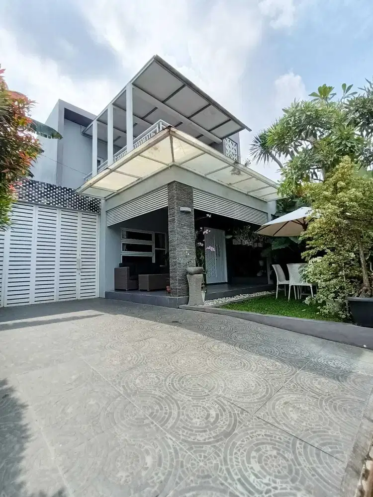 RUMAH MEWAH 2 LANTAI ISTIMEWA DAN ASRI LIKE VILLA DI JL PARANGTRITIS