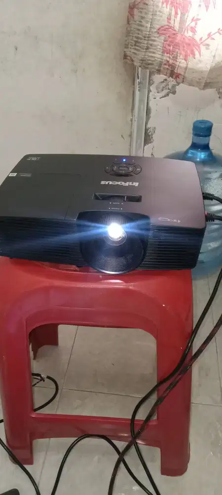 DIJUAL INFOCUS IN 114v KONDISI BARU BEBERAPA PEMAKAIAN