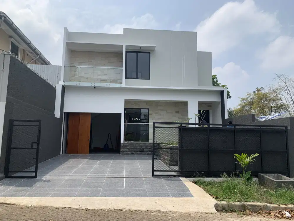 Rumah luas mewah di komplek setiabudi regency