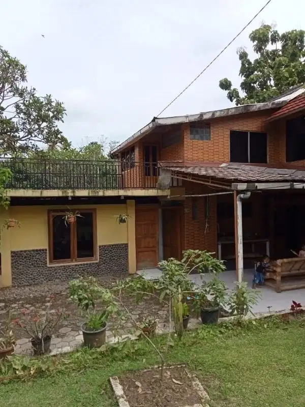 dijual tanah dan bangunan villa dirumpin