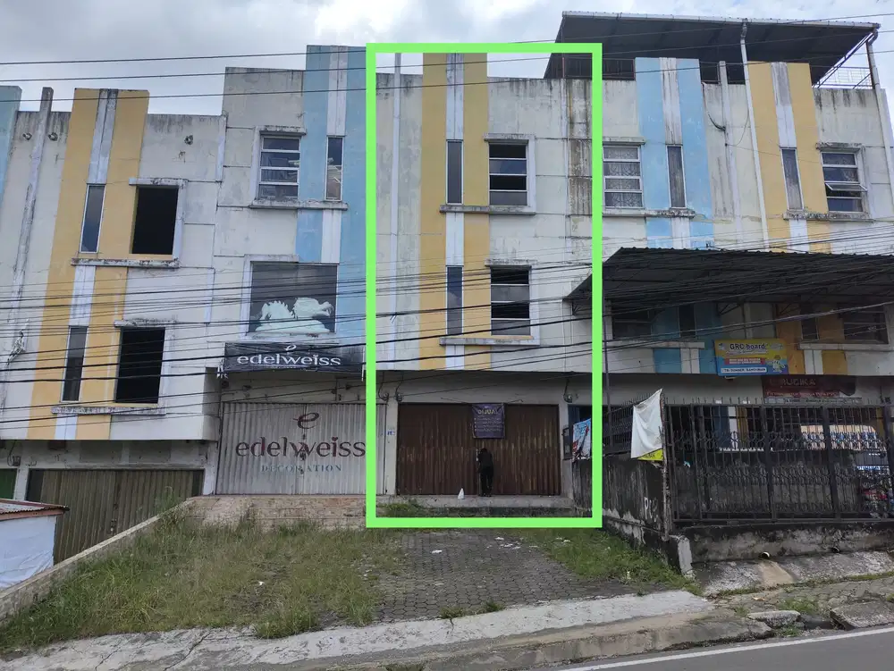 Rp1,1 Miliar -Dijual Ruko 3 Lantai Lokasi Strategis, Harga Terjangkau!