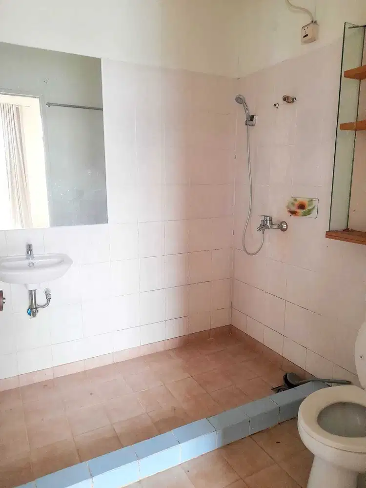 Jual BU Rumah Townhouse 3 Kamar Taman Paris Lippo Karawaci Tang