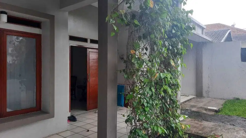 Dijual rumah jalan suryalaya dekat GRIYA buahbatu bandung