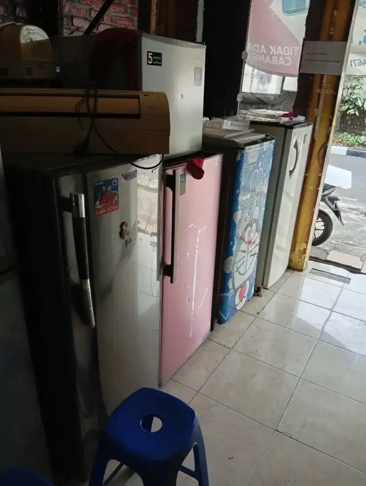 Jual Macem2 Mer kulkas bekas kea Dingin