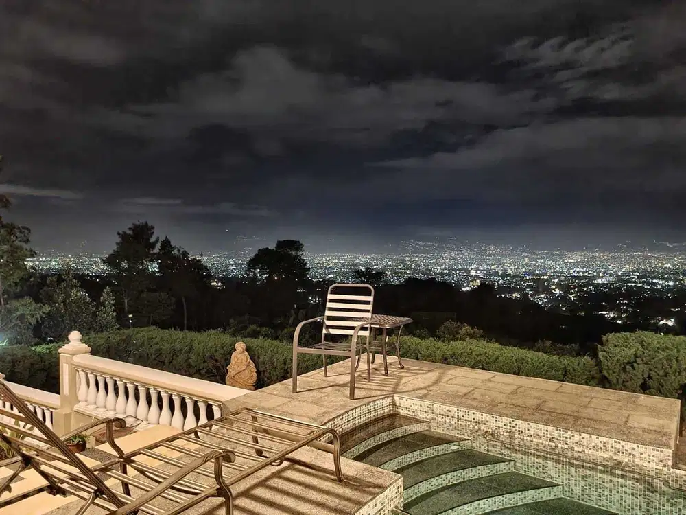 Dijual   Rumah Villa Lux Siap Huni View Kota Bandung Cantik di Lembang