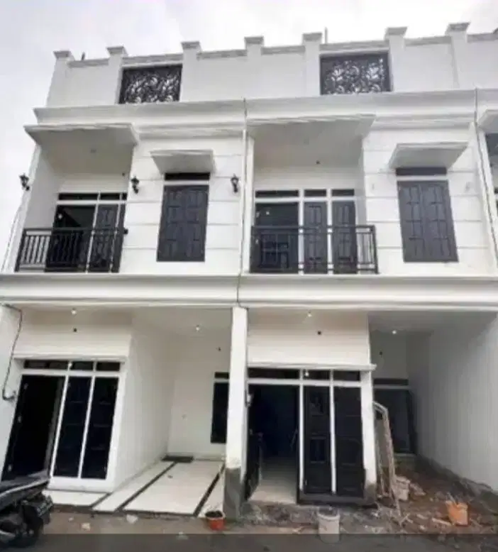 Dijual rumah baru 2,5 lt dlm cluster design modern klasik di Condet