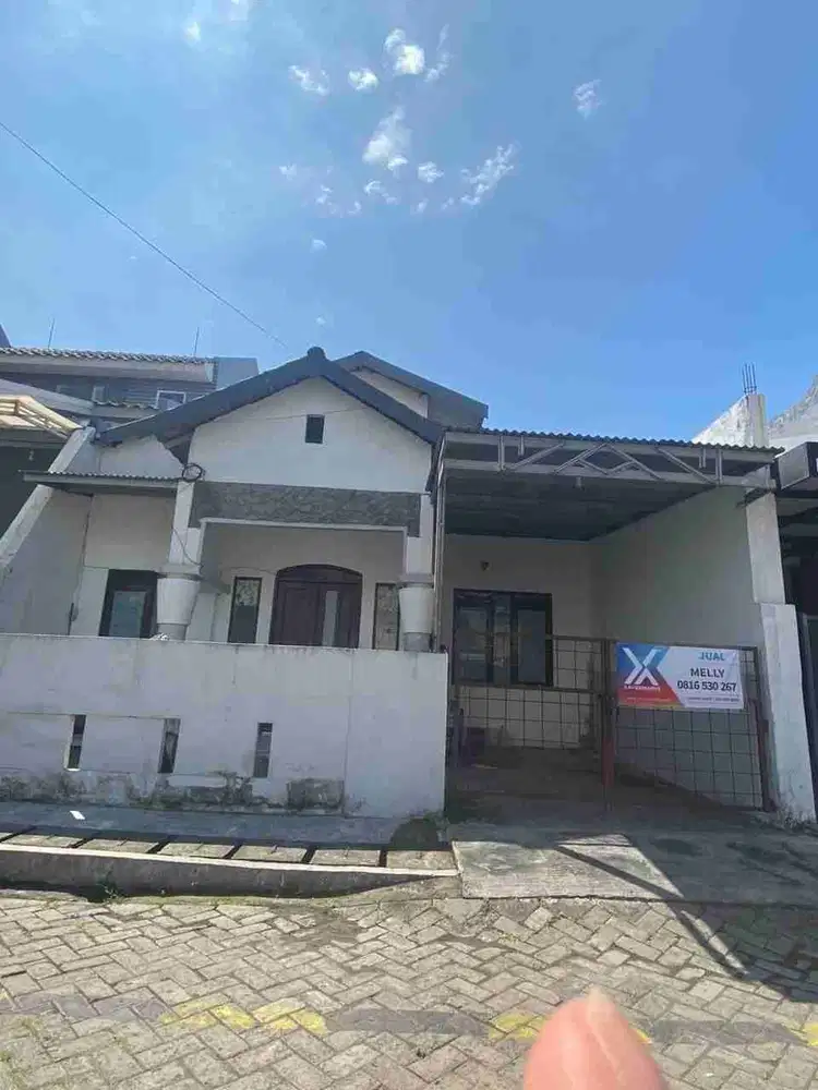 Rumah Dijual ROW 4 Mbl Jln Boulevard Sukolilo Park Regency Dkt Its, Pakuwon City  cck utk rmh kost MS - Sukolilo Park Regency
Dpn the Hamlet Row 3 mbl
LT 9x15 =135 LB 90
KT3 KM 2
Hmilik 2200 watt, selatan
Jual 1,3M nego