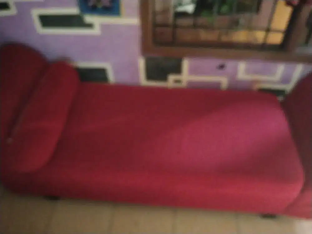 Dijual sofa panjang merah