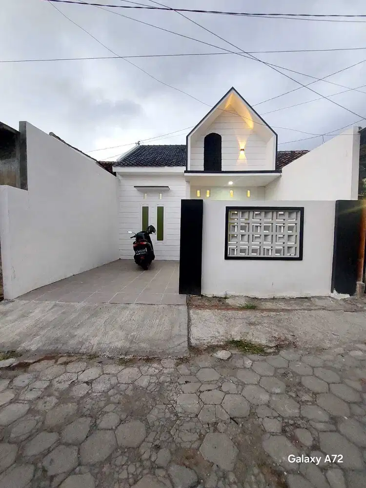 Rumah Baru Siap Huni dalam Perumahan di Banyuwangi kota