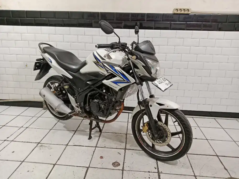 Cb150r tahun 2013 lengkap bagus