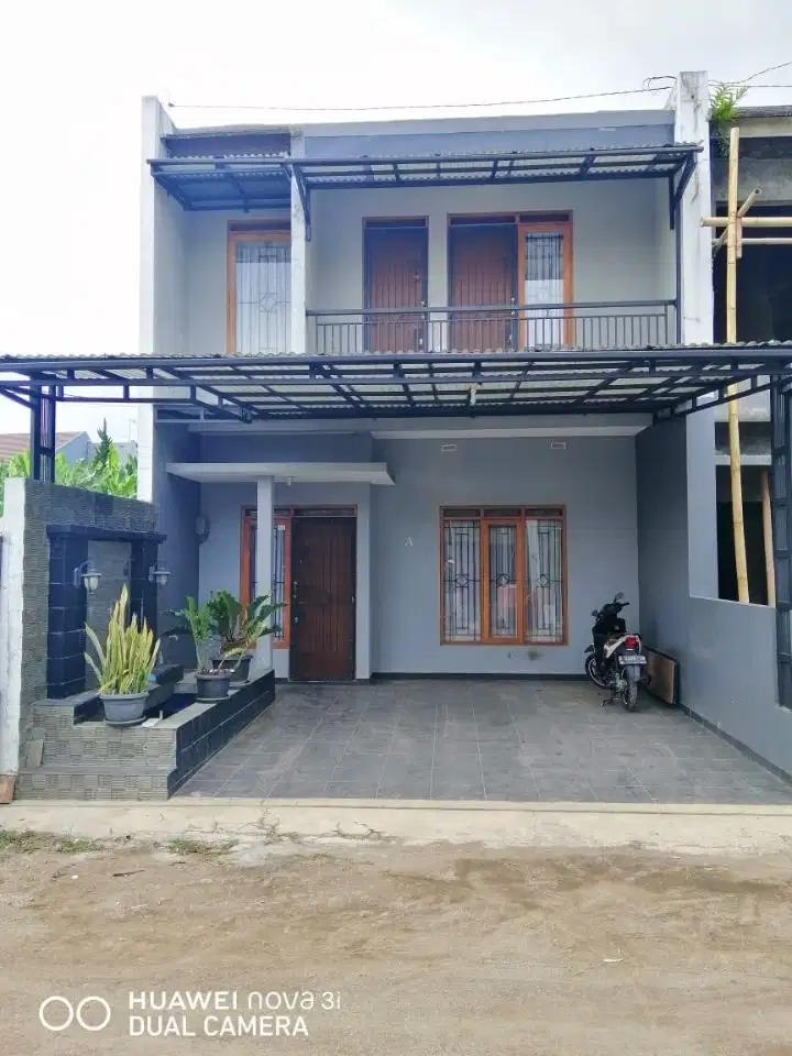 Di Jual Cepat Rumah di Dipalaya Ciwaruga Bandung. Sangat Terawat Murah