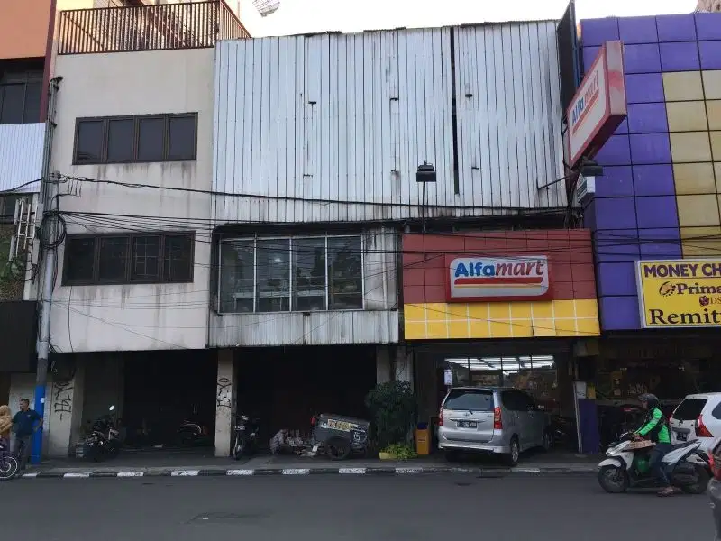 Dijual 2 unit Ruko di Jalan Raya Gajah Mada 3,5 Lantai, dekat Paragon Mall. Bisa per Unit.