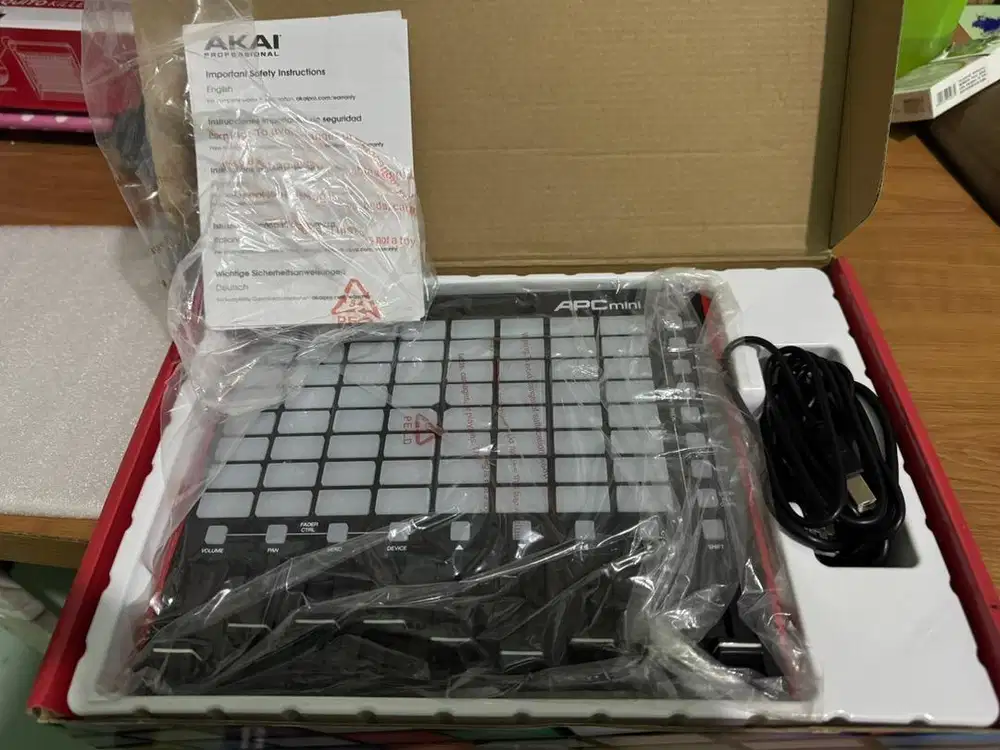 Akai APC Mini MK2 Midi Controller Like New