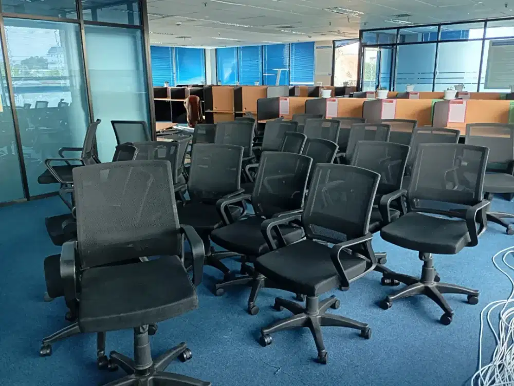 Dibeli terus kursi kantor bekas anda