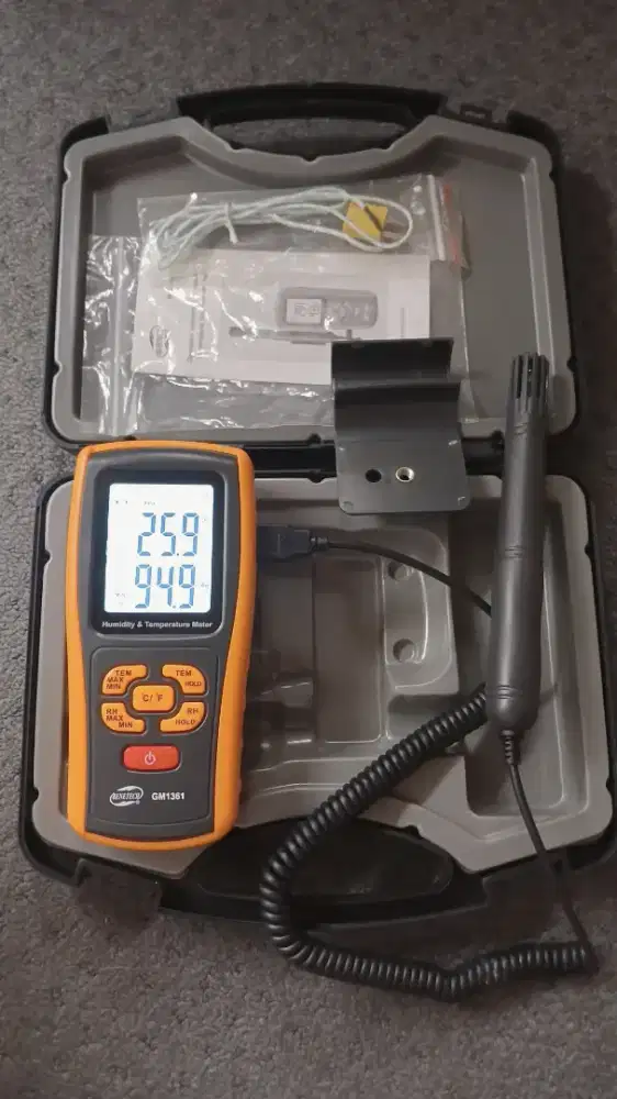 Alat Ukur Suhu Ruangan Humidity and Temperature Meter Benetech GM1361