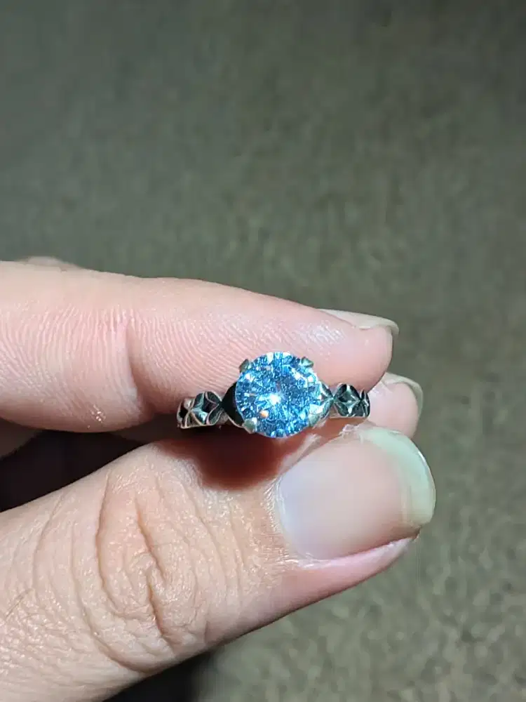 Cincin perak 925 dengan batu moissanite putih
