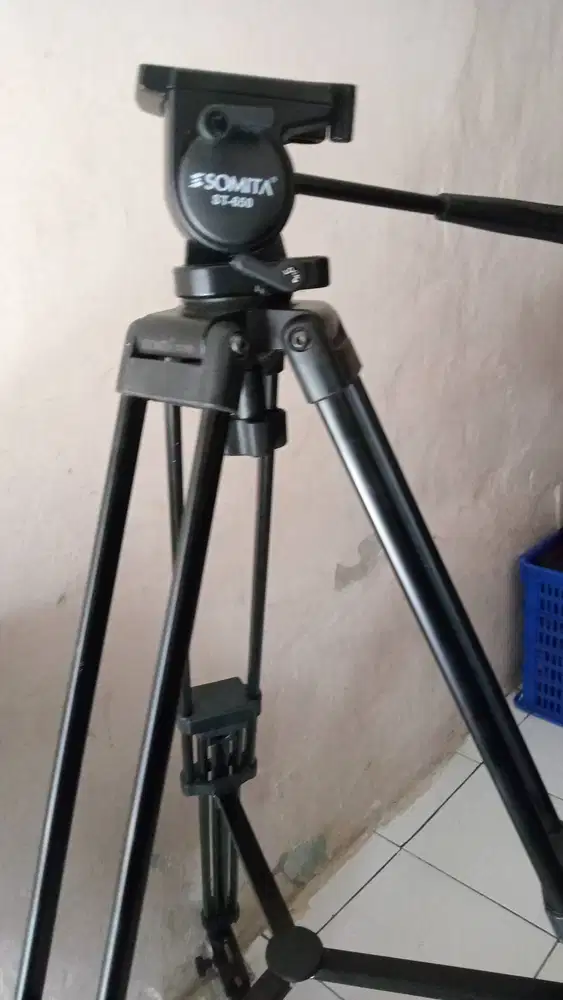 TRIPOD KAMERA VIDEO SOMITA ST-650 DAN ROLLER SEGITIGA SOMITA ST-300