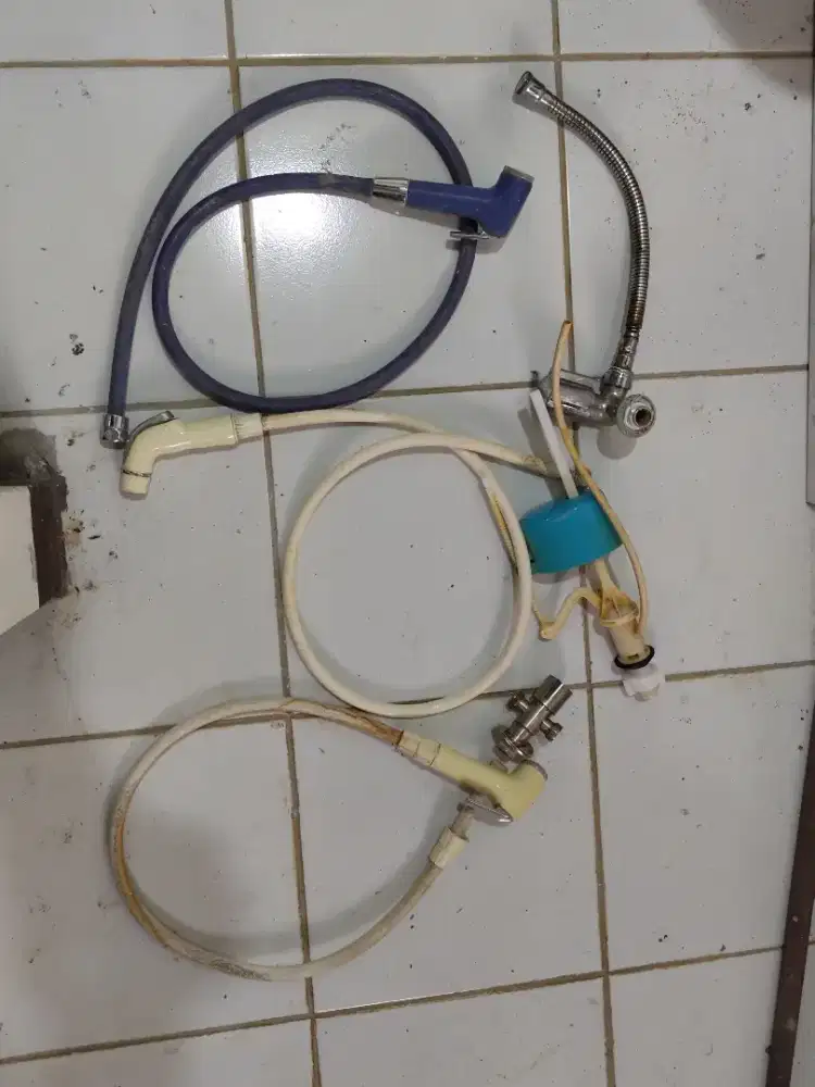 Keran angsa+3 jet bidet jet shower+stopkeran kloset +pelampung kloset