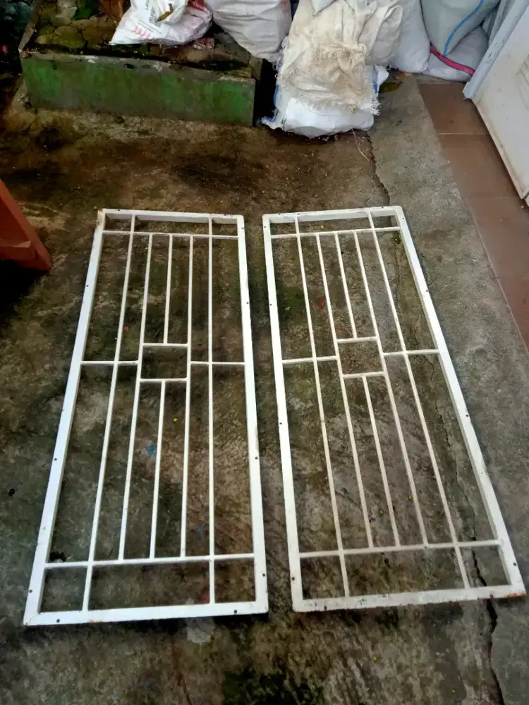 Teralis pengaman Jendela